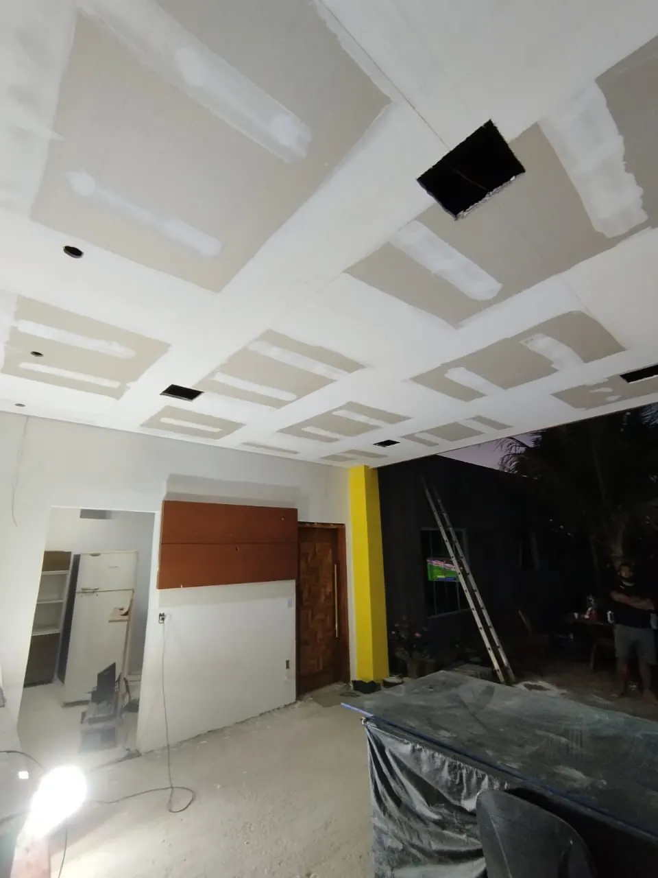 Moldura de gesso com acabamento uniforme