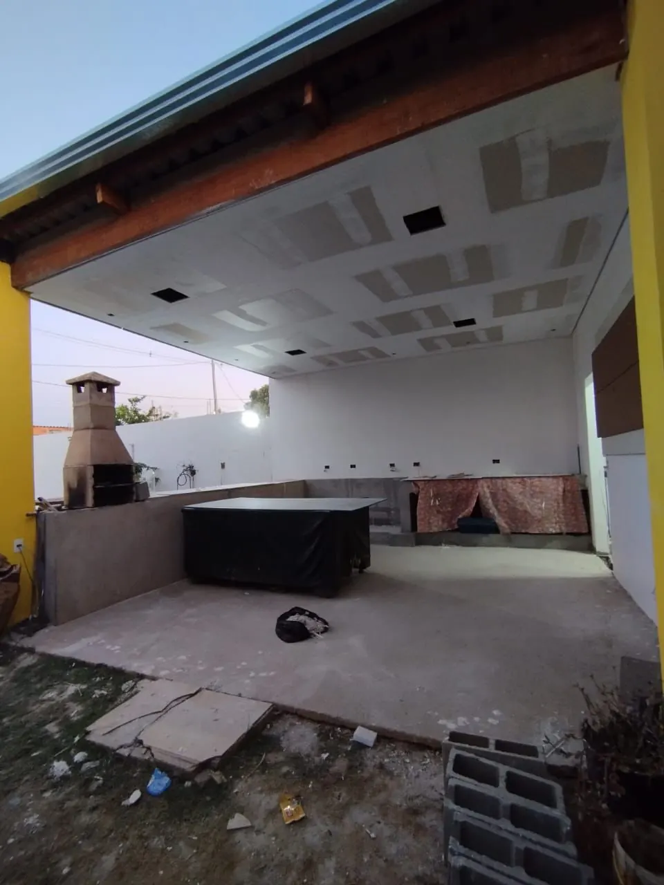 Execução de sanca em ambiente residencial